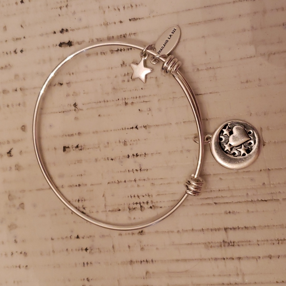 Bangle bracelet